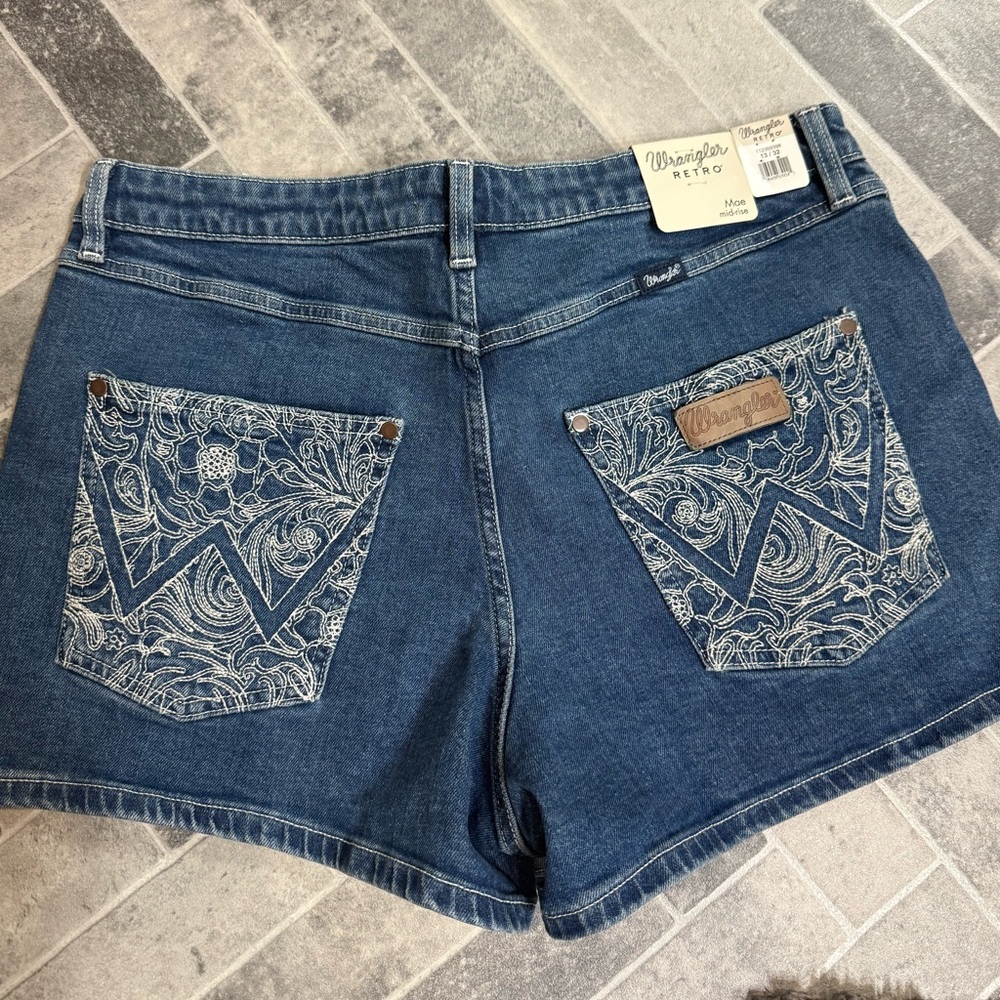 Wrangler mid rise shorts